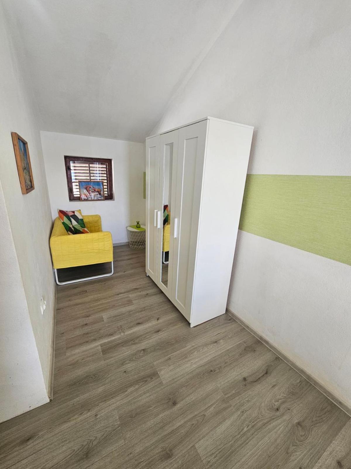 Rose Ann Apartment *
